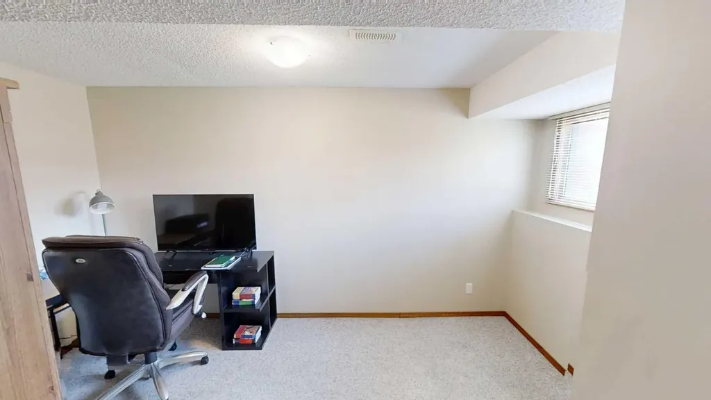 85 Cayuga Crescent W Lethbridge AB T1K 5H4