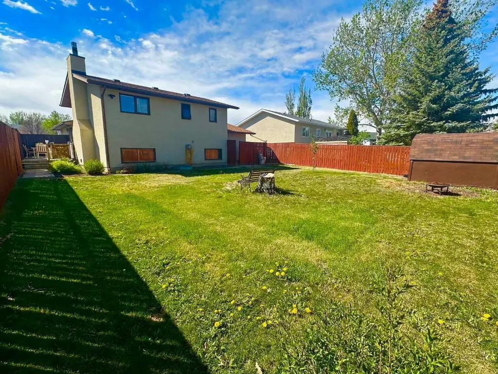 85 Cayuga Crescent W Lethbridge AB T1K 5H4