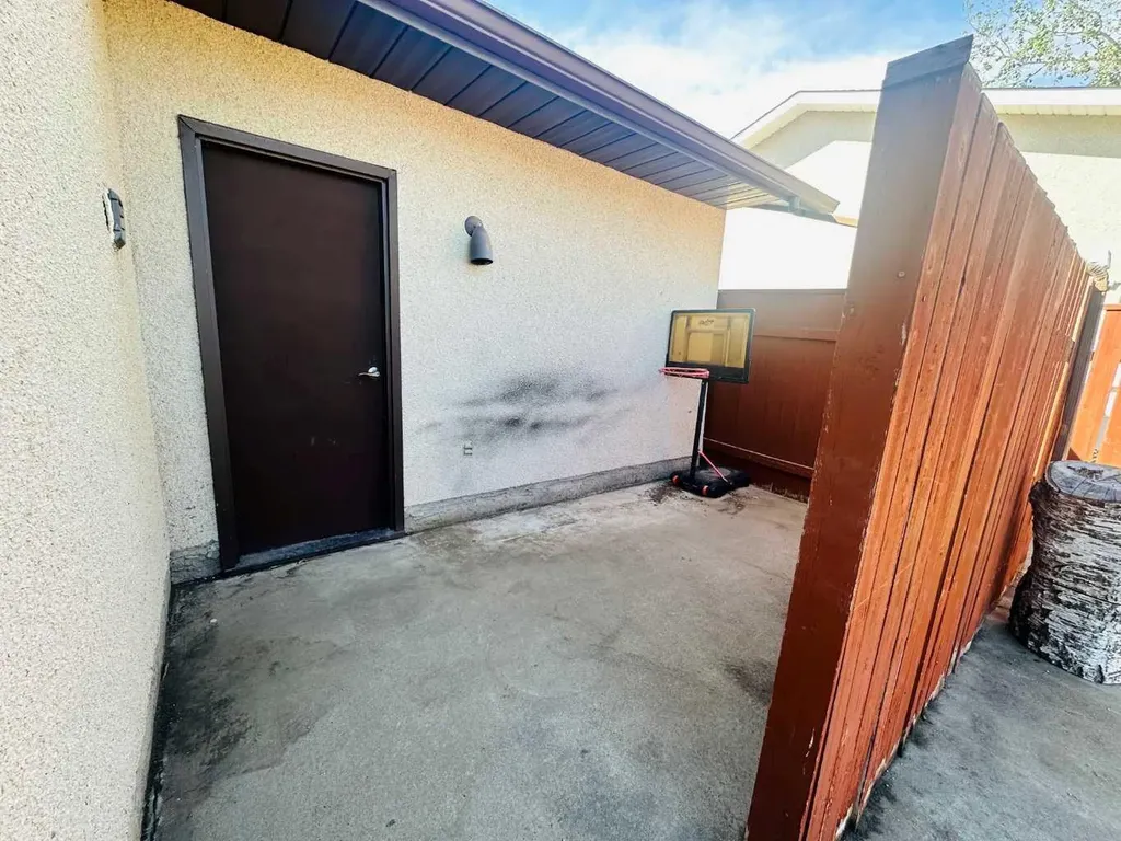 85 Cayuga Crescent W Lethbridge AB T1K 5H4