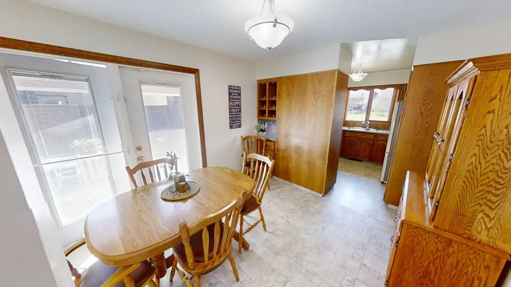 85 Cayuga Crescent W Lethbridge AB T1K 5H4