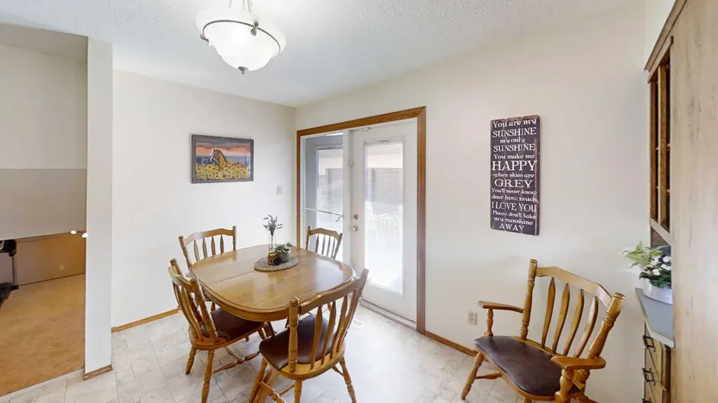 85 Cayuga Crescent W Lethbridge AB T1K 5H4