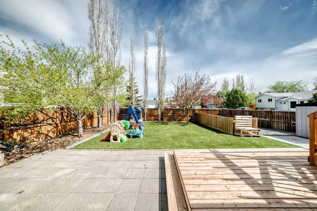 26 Green Meadow Drive Strathmore AB T1P 1H3