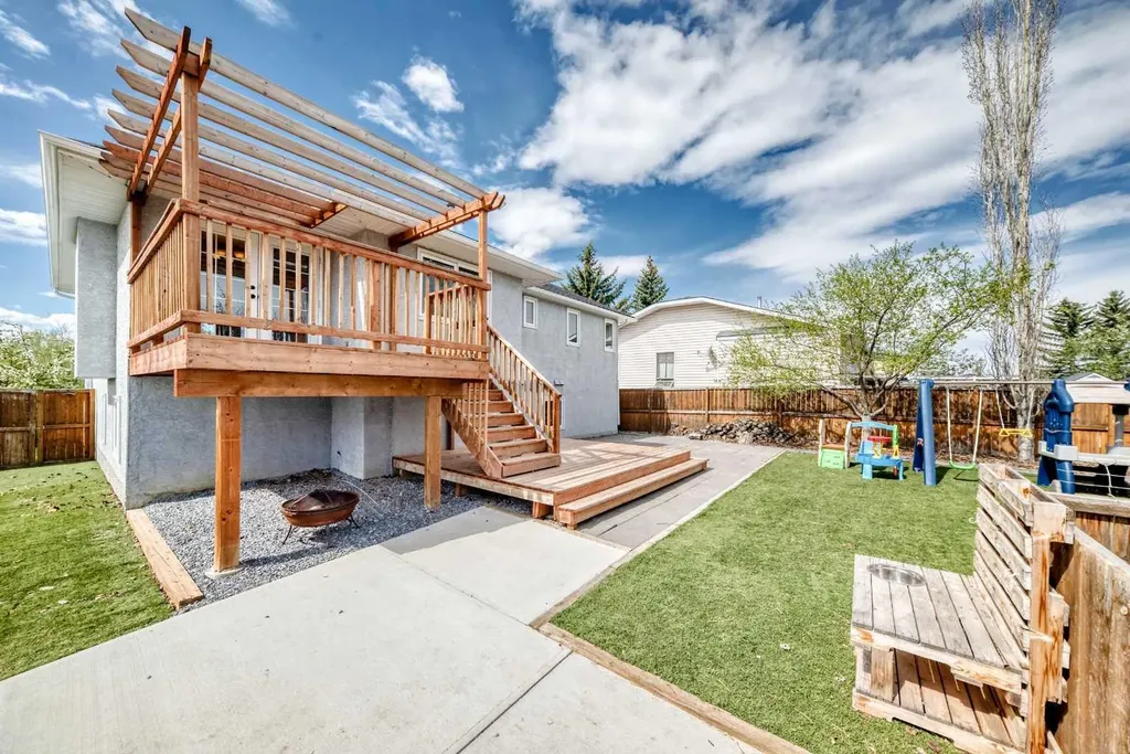 26 Green Meadow Drive Strathmore AB T1P 1H3
