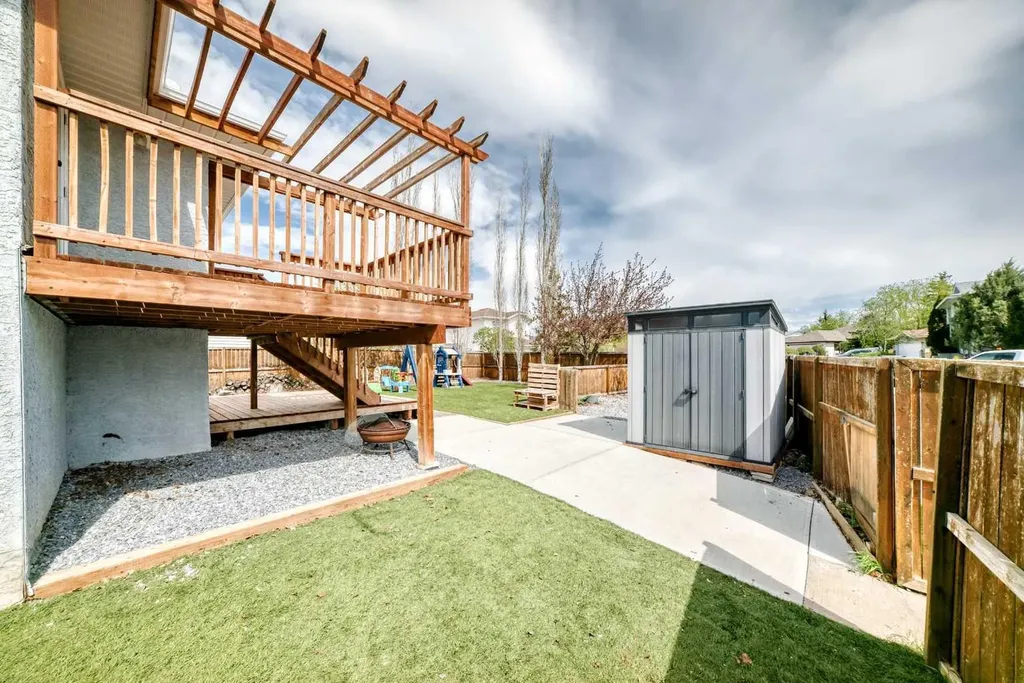 26 Green Meadow Drive Strathmore AB T1P 1H3
