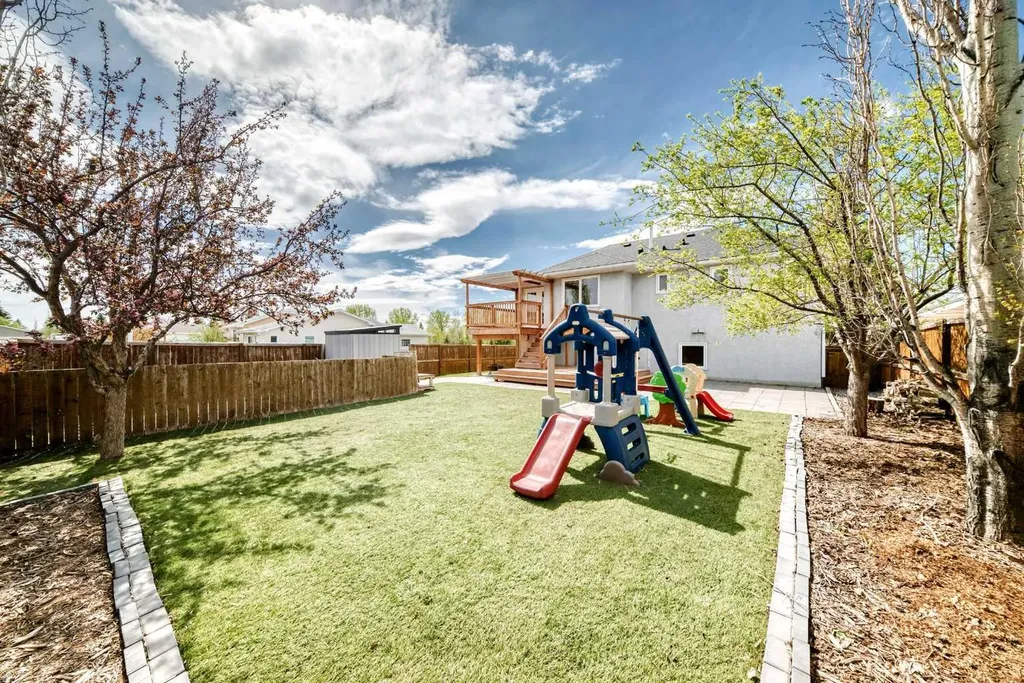 26 Green Meadow Drive Strathmore AB T1P 1H3