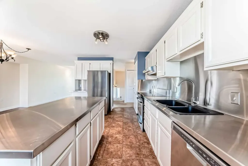 26 Green Meadow Drive Strathmore AB T1P 1H3