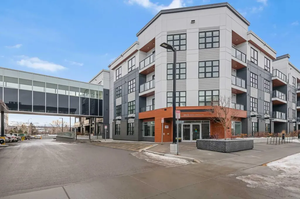 383 Smith Street NW Calgary AB T3B 6J9