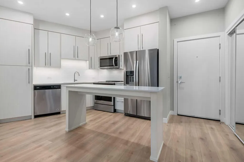 383 Smith Street NW Calgary AB T3B 6J9