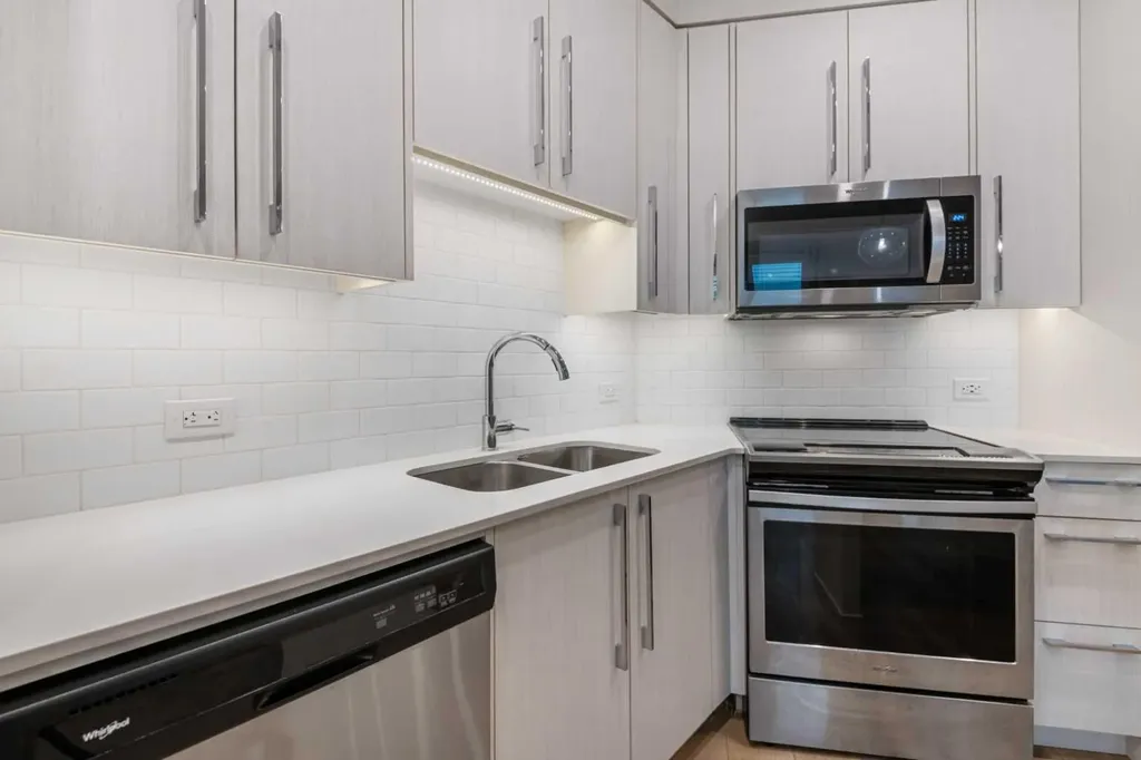 383 Smith Street NW Calgary AB T3B 6J9