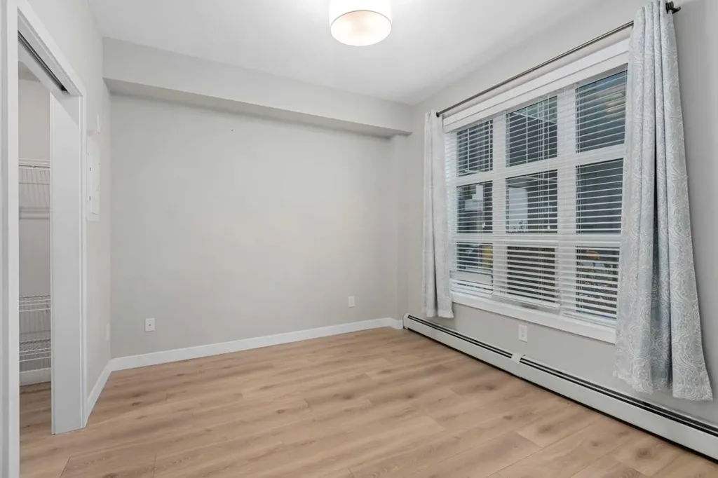 383 Smith Street NW Calgary AB T3B 6J9