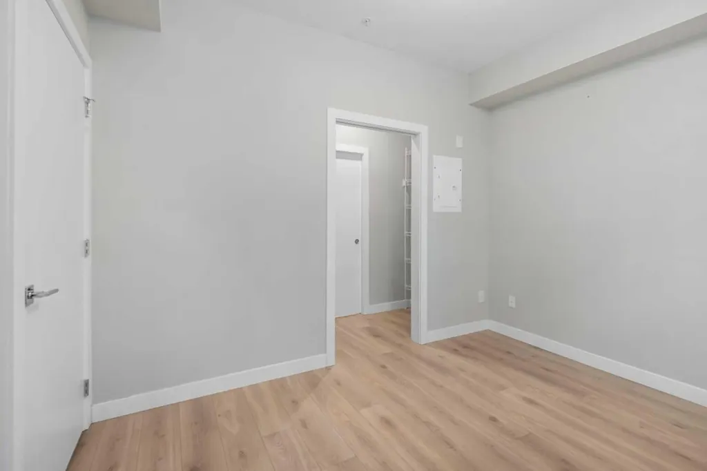 383 Smith Street NW Calgary AB T3B 6J9