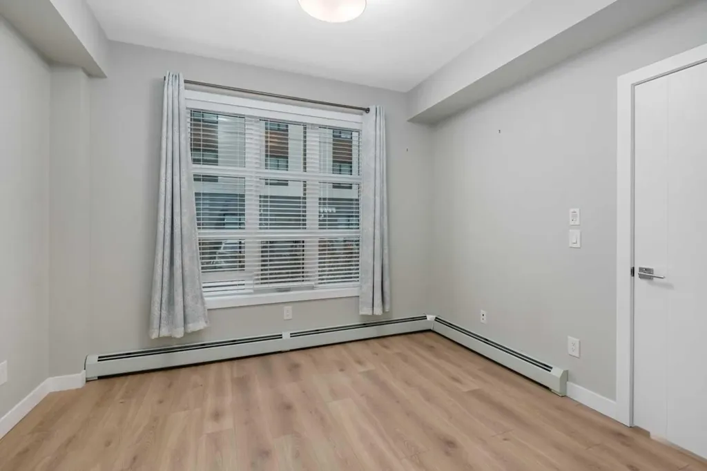 383 Smith Street NW Calgary AB T3B 6J9