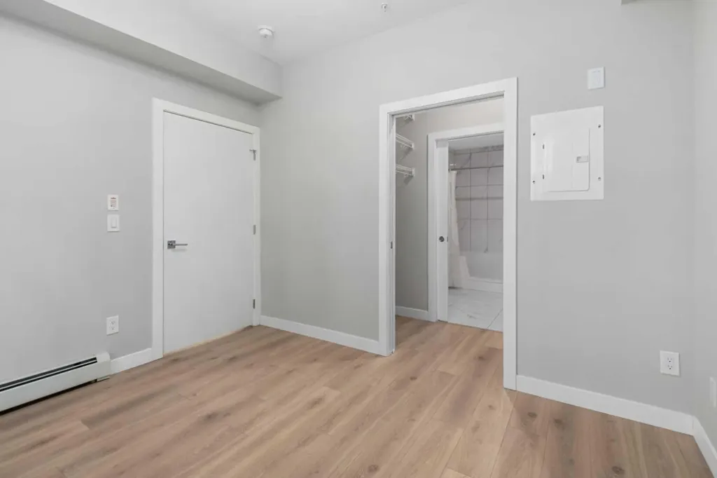 383 Smith Street NW Calgary AB T3B 6J9