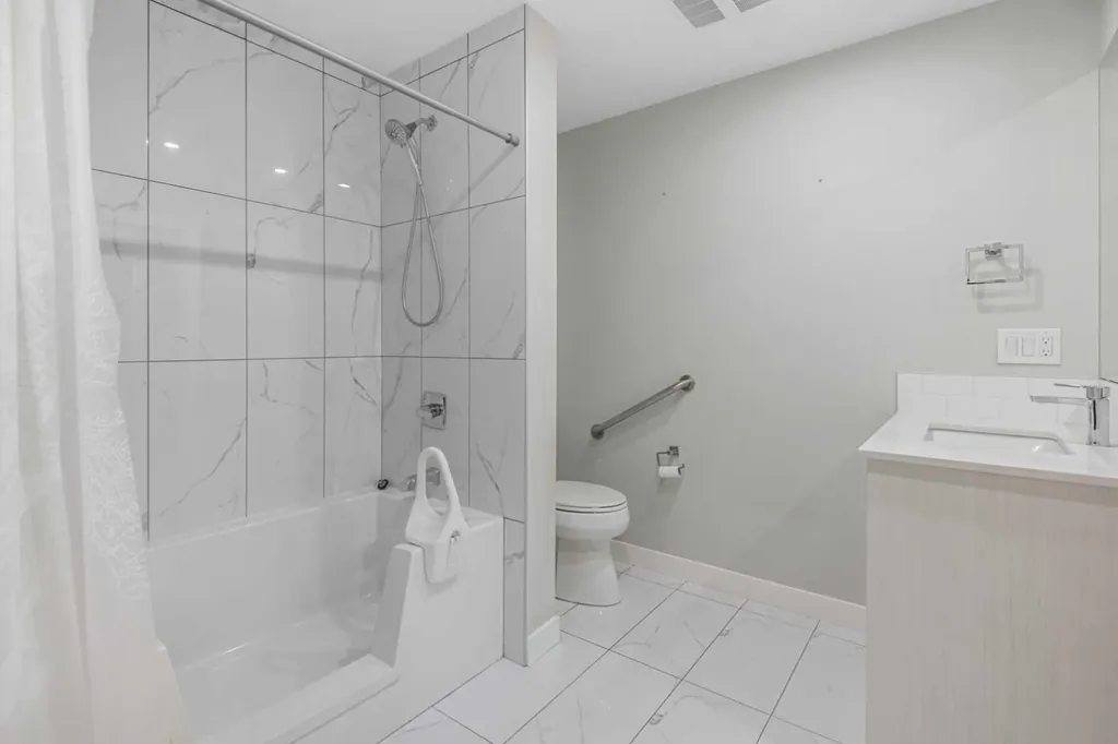 383 Smith Street NW Calgary AB T3B 6J9