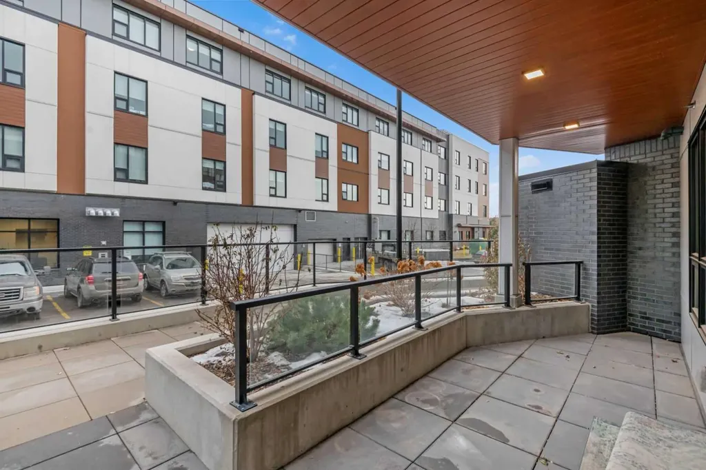 383 Smith Street NW Calgary AB T3B 6J9