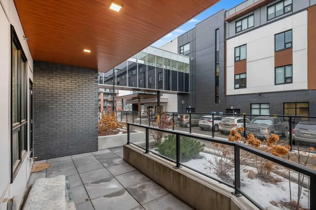 383 Smith Street NW Calgary AB T3B 6J9