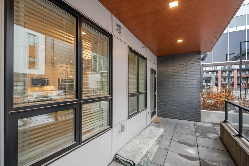 383 Smith Street NW Calgary AB T3B 6J9