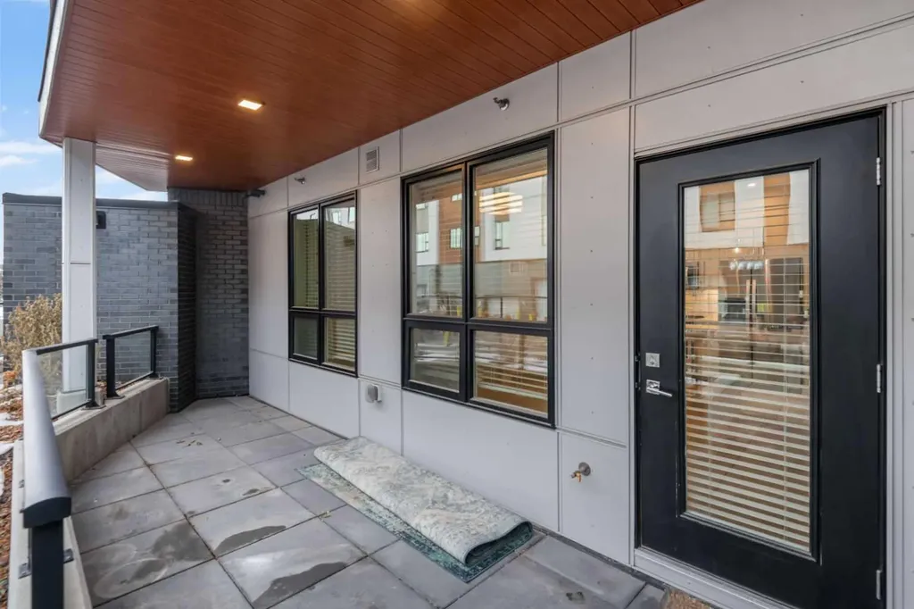 383 Smith Street NW Calgary AB T3B 6J9