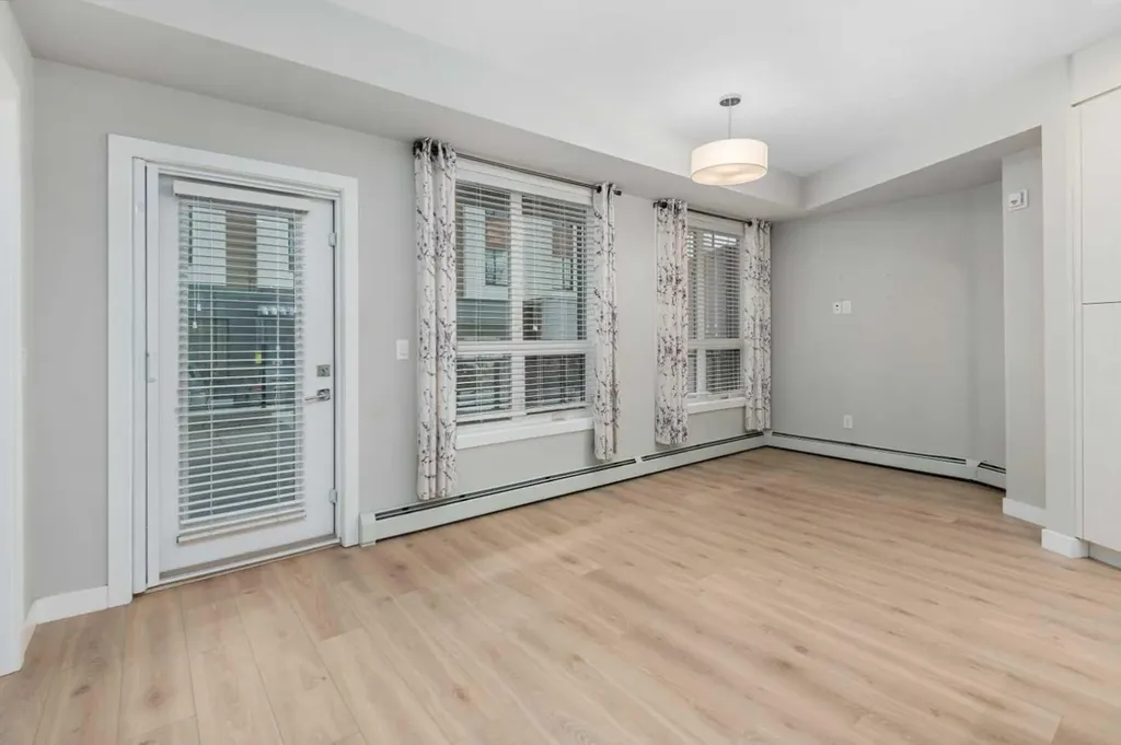 383 Smith Street NW Calgary AB T3B 6J9