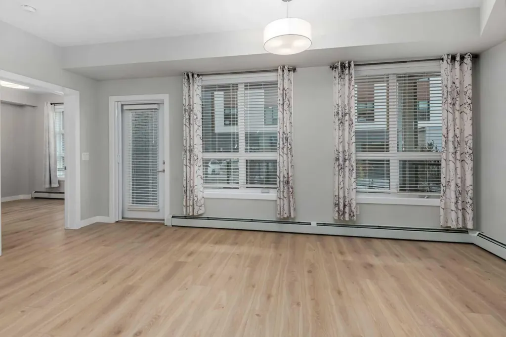 383 Smith Street NW Calgary AB T3B 6J9