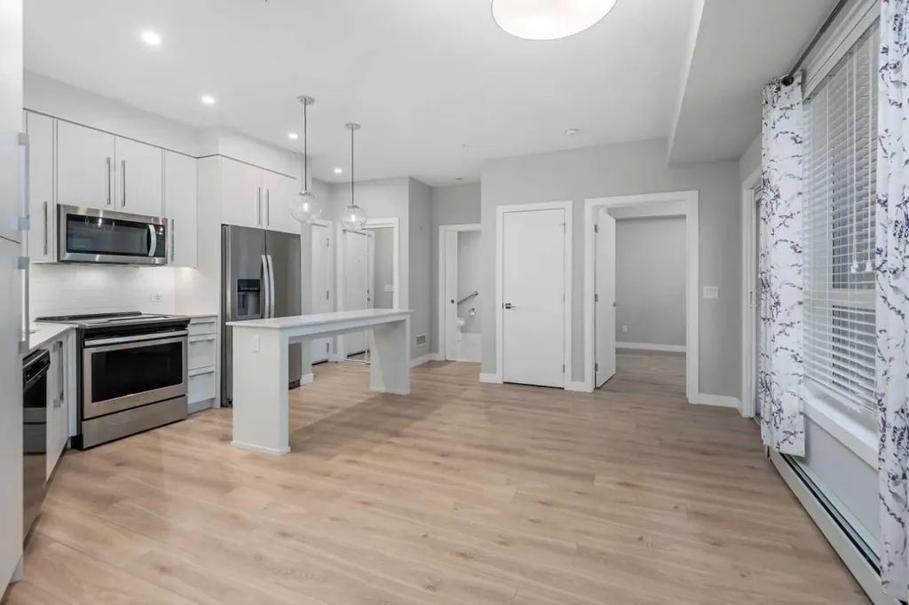 383 Smith Street NW Calgary AB T3B 6J9