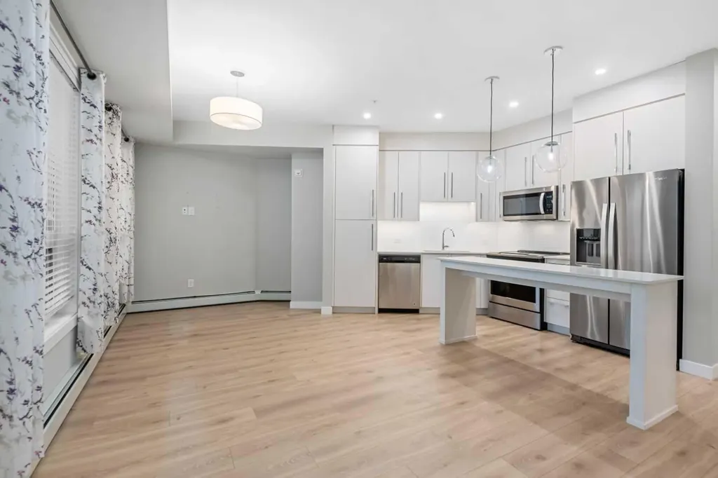 383 Smith Street NW Calgary AB T3B 6J9