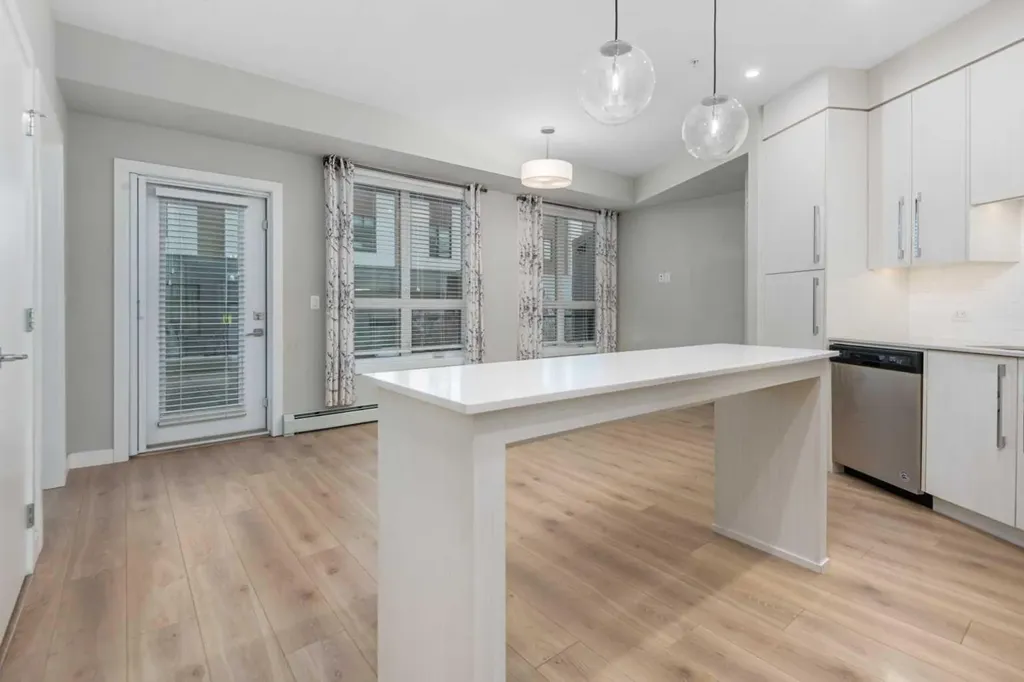 383 Smith Street NW Calgary AB T3B 6J9