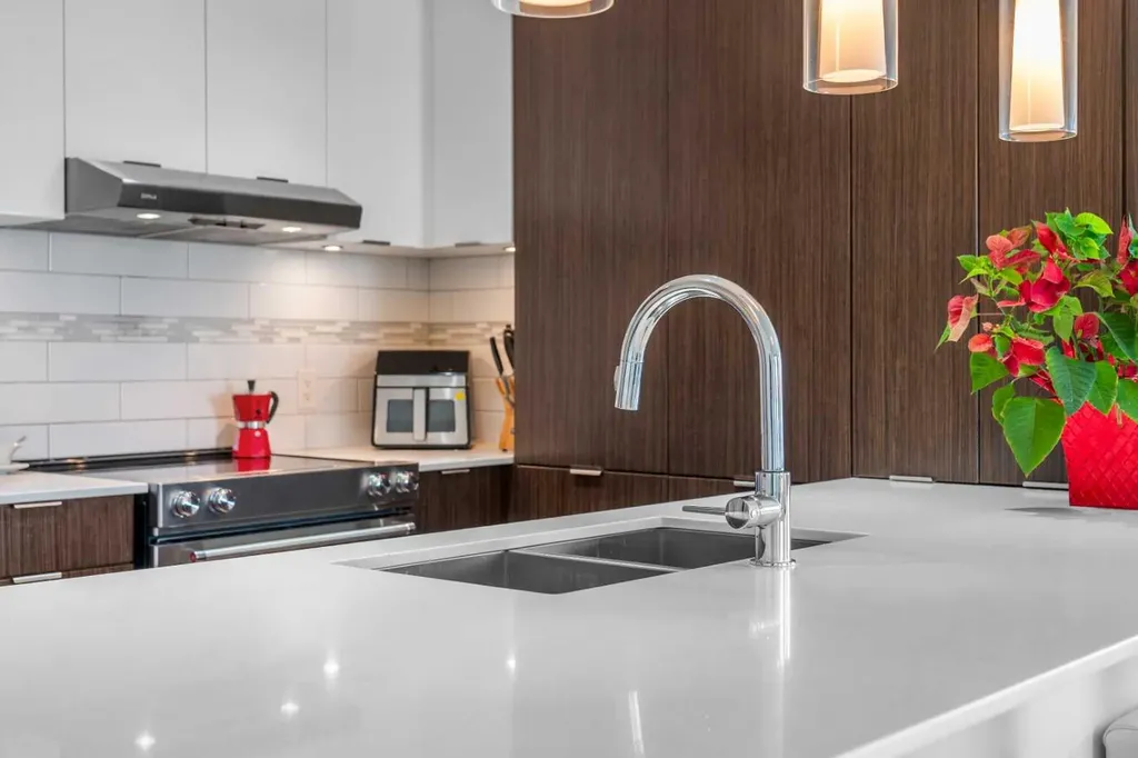 930 6 Avenue SW Calgary AB T2P 1J3