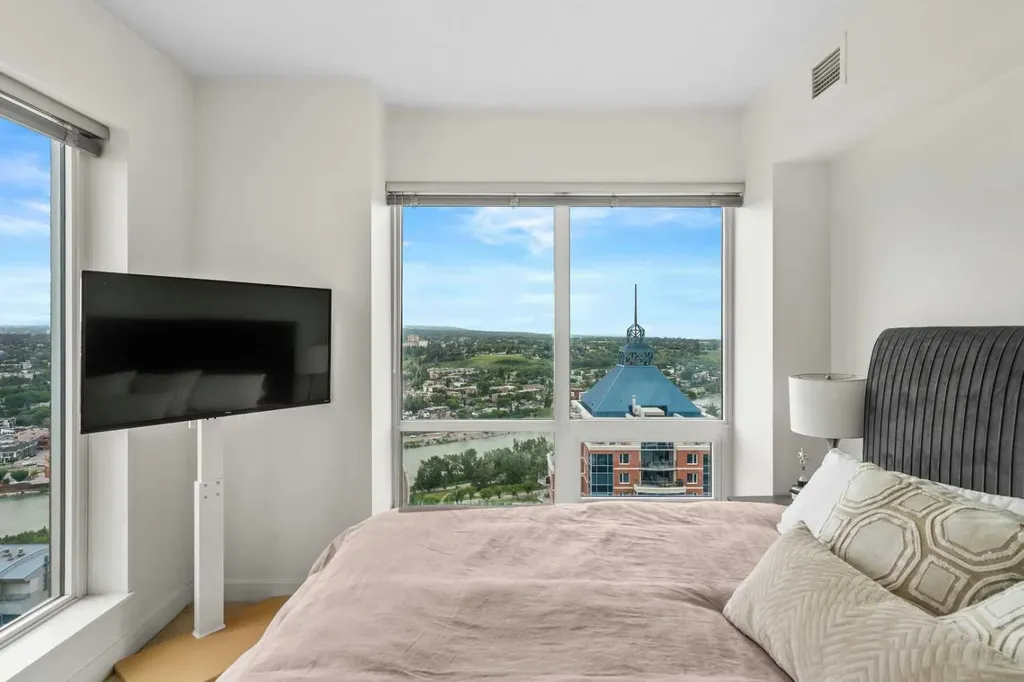 930 6 Avenue SW Calgary AB T2P 1J3