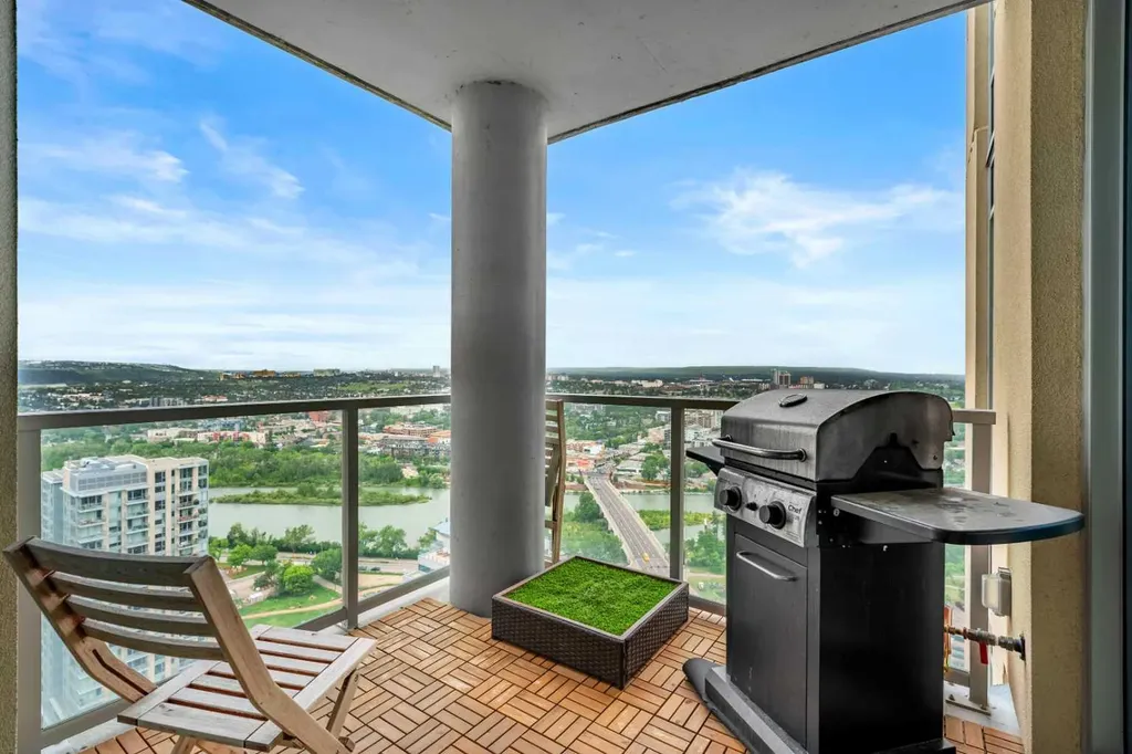 930 6 Avenue SW Calgary AB T2P 1J3