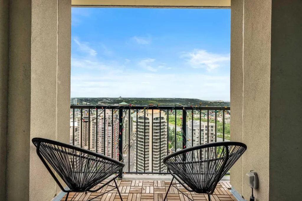 930 6 Avenue SW Calgary AB T2P 1J3