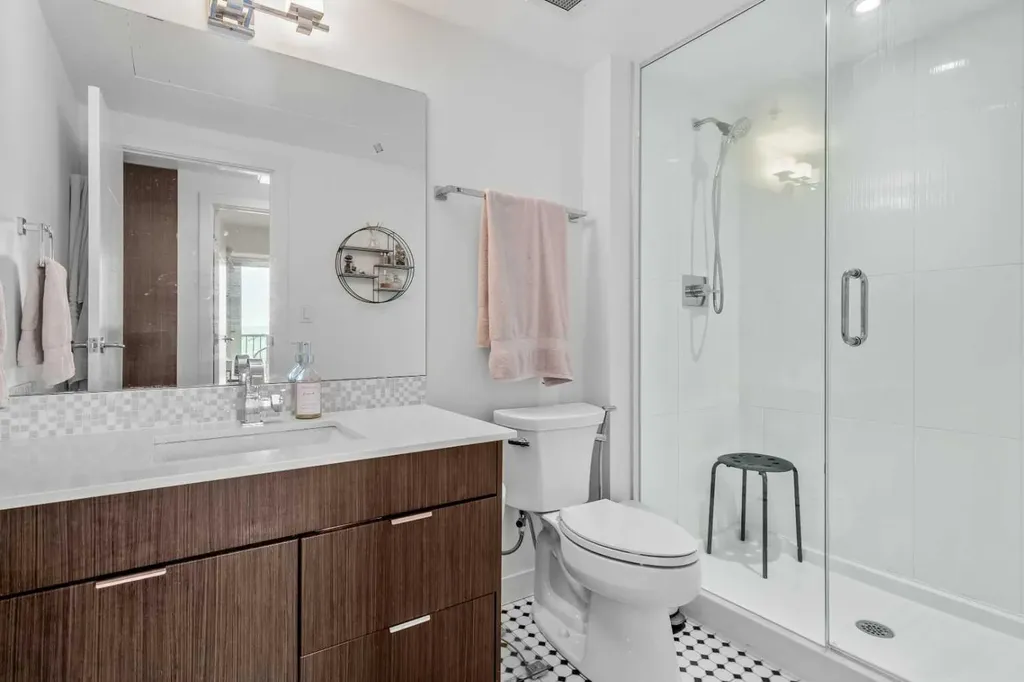 930 6 Avenue SW Calgary AB T2P 1J3
