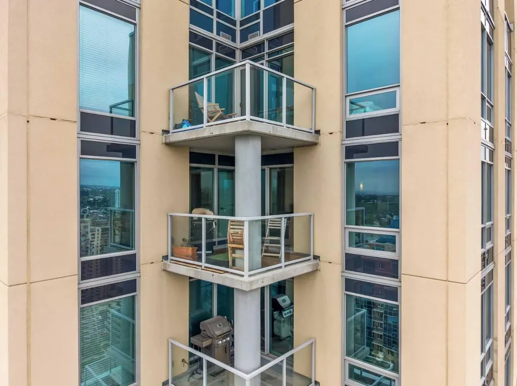 930 6 Avenue SW Calgary AB T2P 1J3