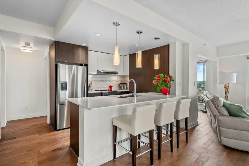 930 6 Avenue SW Calgary AB T2P 1J3