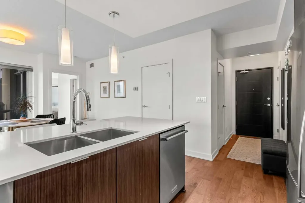 930 6 Avenue SW Calgary AB T2P 1J3