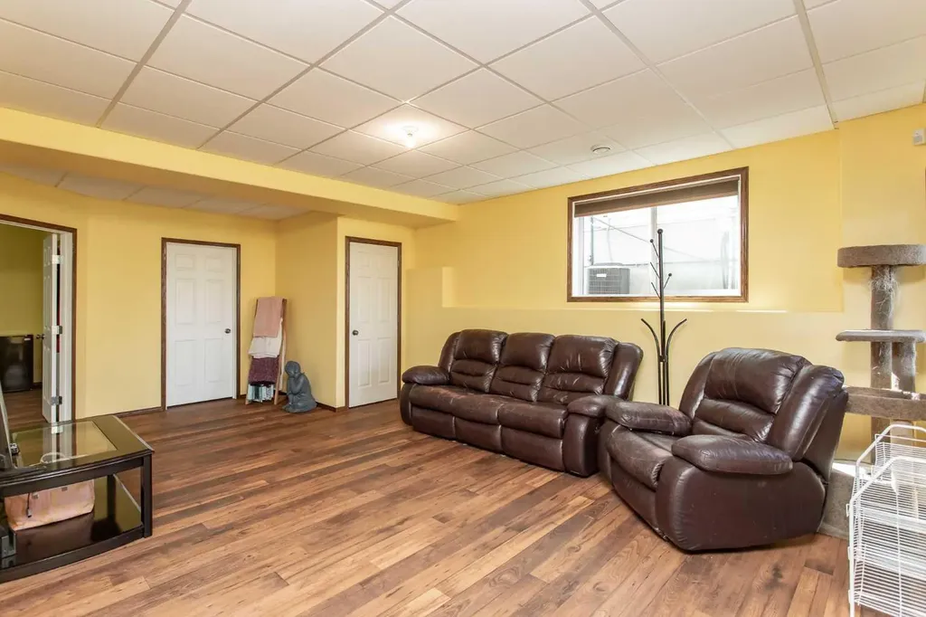 143 Inkster Close Red Deer AB T4R 0A8
