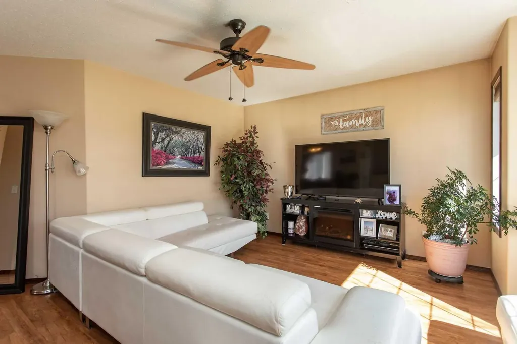 143 Inkster Close Red Deer AB T4R 0A8