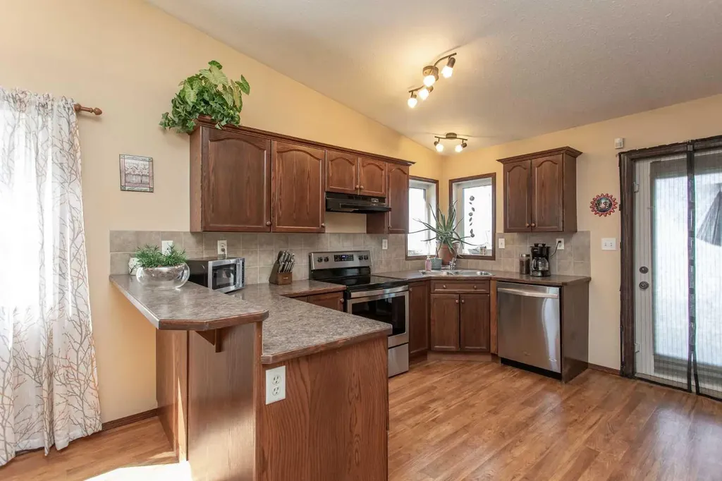 143 Inkster Close Red Deer AB T4R 0A8