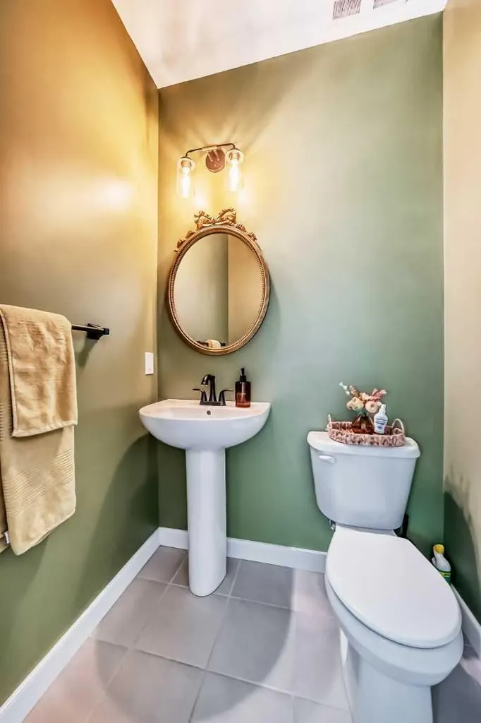 39 Sage Bluff Mews NW Calgary AB T3R 0X5