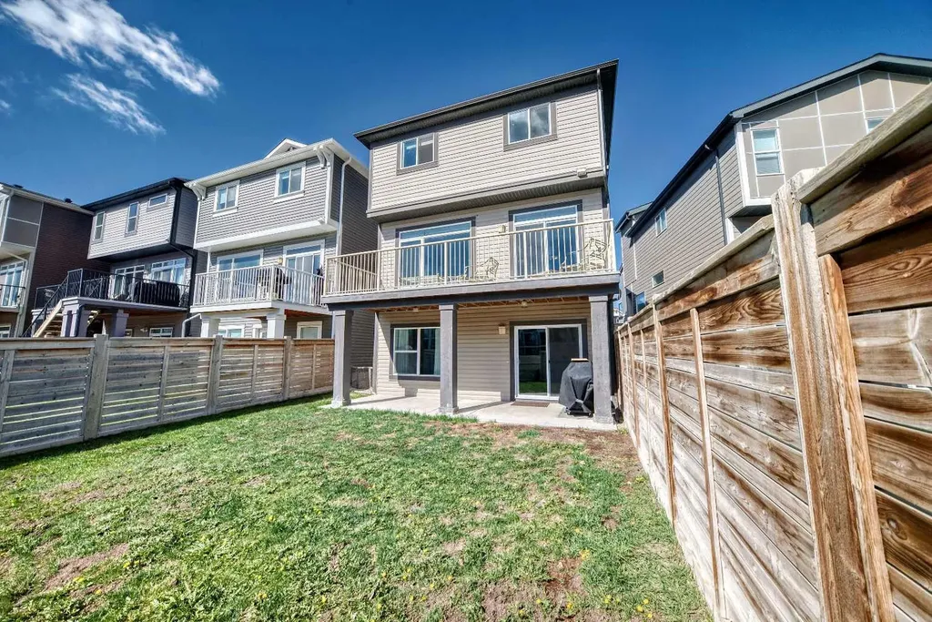 39 Sage Bluff Mews NW Calgary AB T3R 0X5