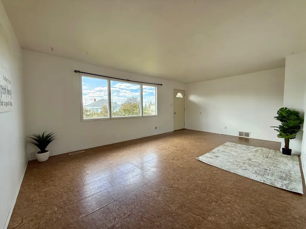 4643 52 Street Rycroft AB T0H 3A0