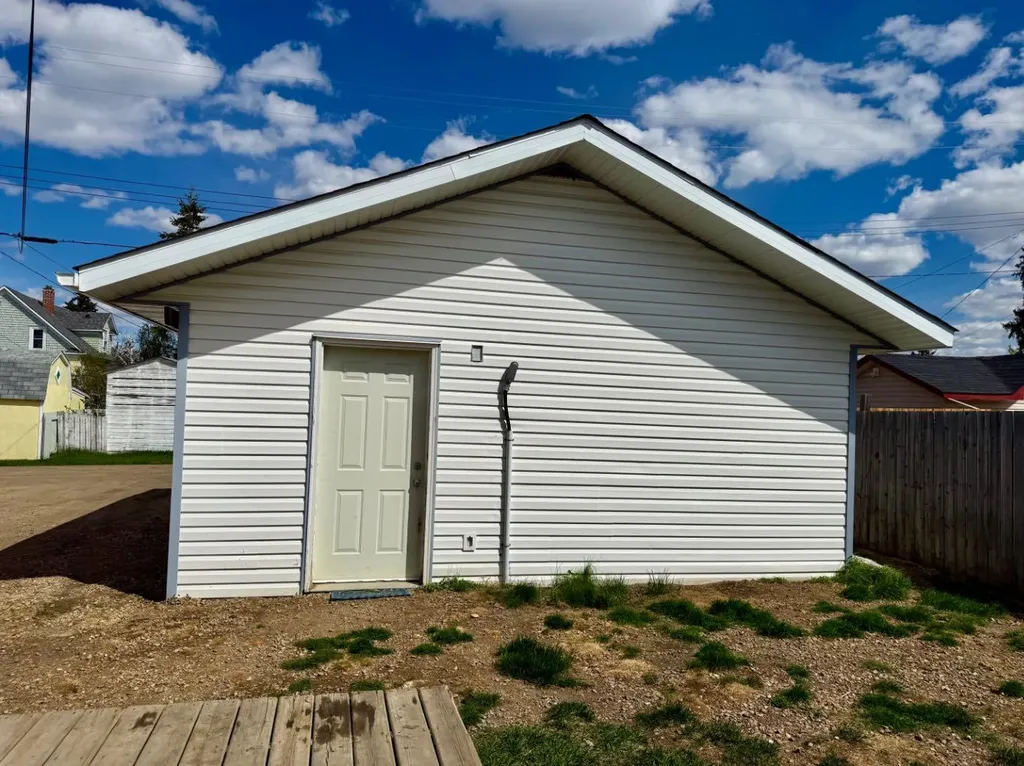 4643 52 Street Rycroft AB T0H 3A0