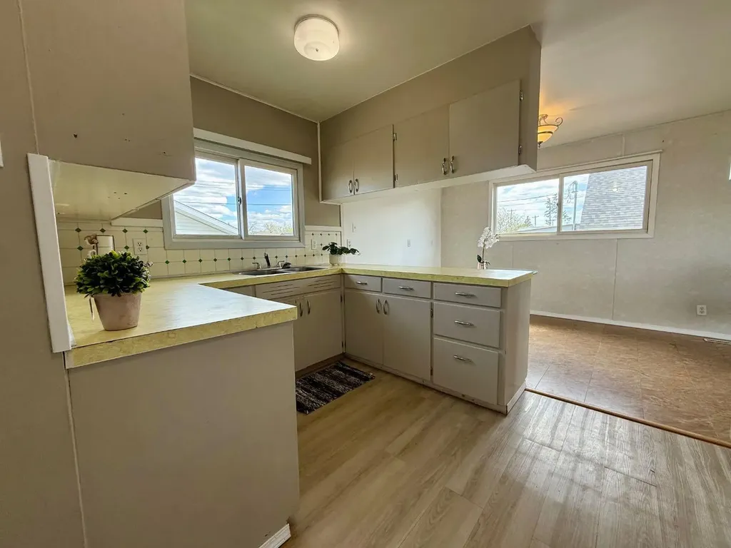 4643 52 Street Rycroft AB T0H 3A0