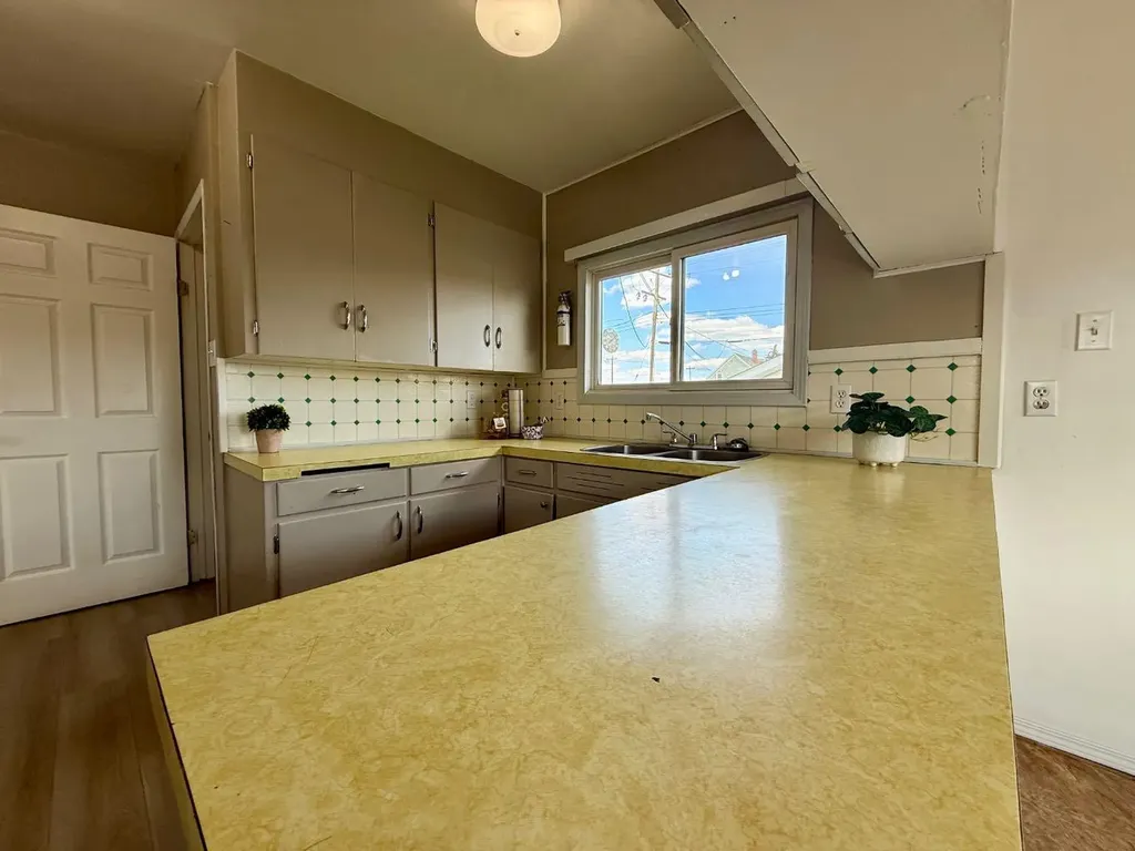 4643 52 Street Rycroft AB T0H 3A0