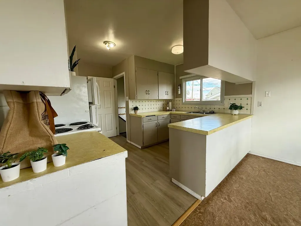 4643 52 Street Rycroft AB T0H 3A0
