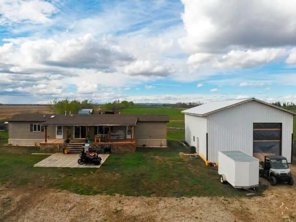 32040 740 Township Teepee Creek AB T0H 3C0