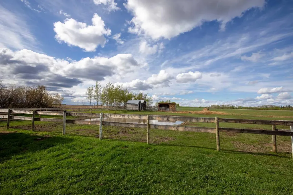 32040 740 Township Teepee Creek AB T0H 3C0