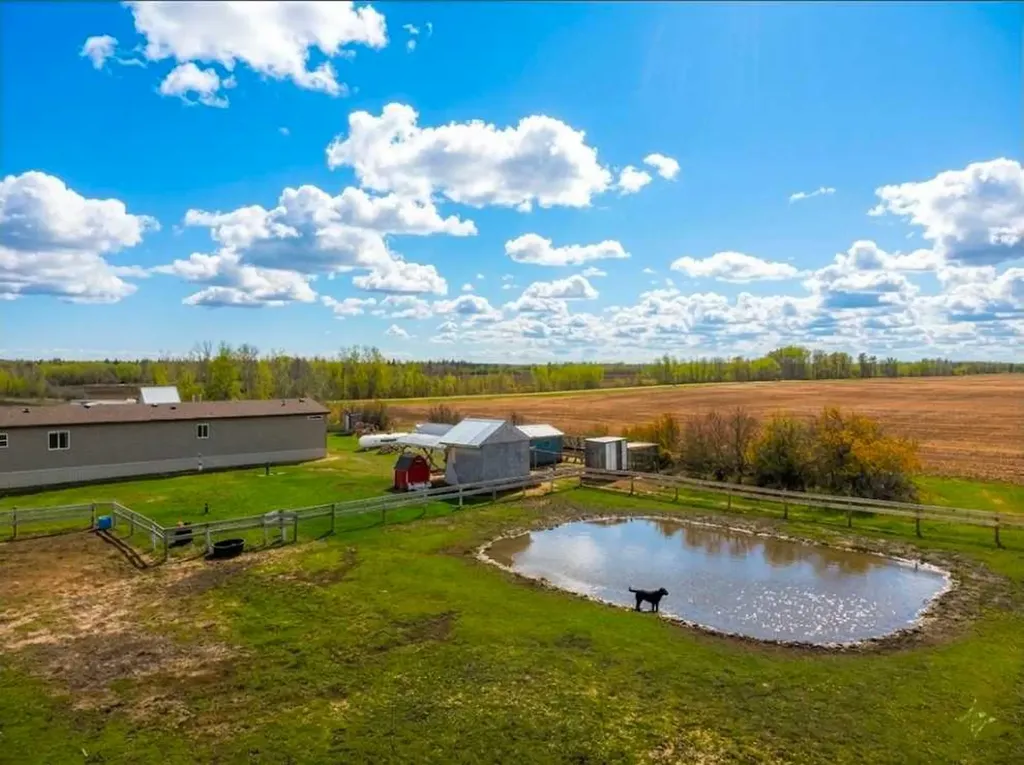32040 740 Township Teepee Creek AB T0H 3C0