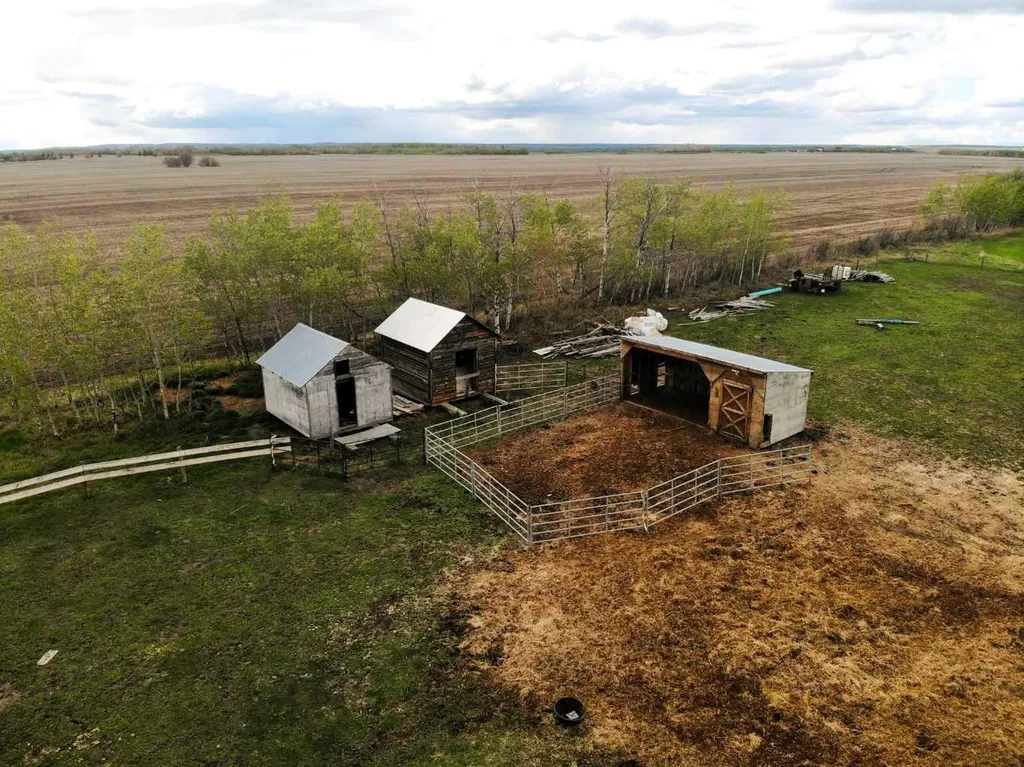 32040 740 Township Teepee Creek AB T0H 3C0