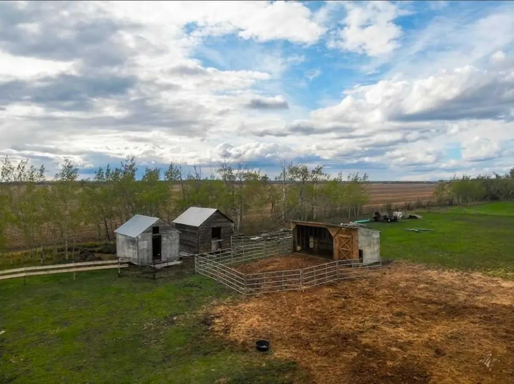 32040 740 Township Teepee Creek AB T0H 3C0